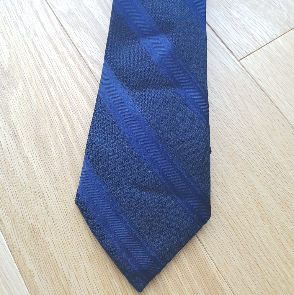 Perry Ellis tie
